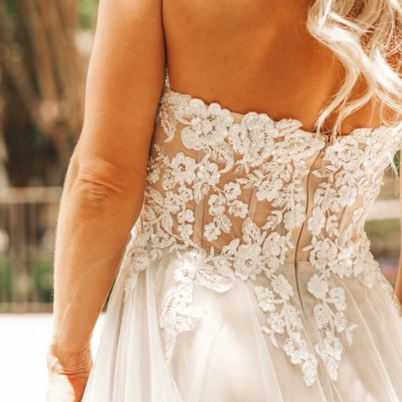 Wedding Dress - Picture 3 of 4